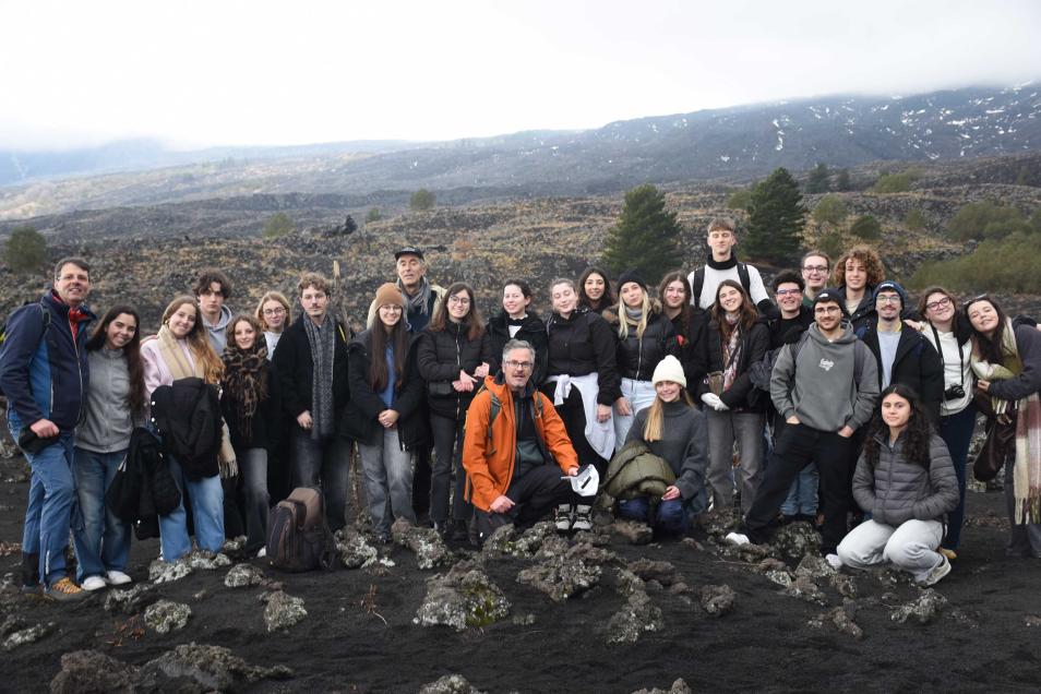 Gli studenti portoghesi insieme con i docenti Unict sull'Etna